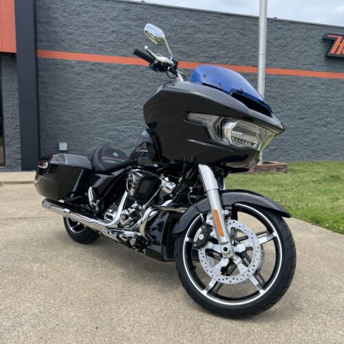 2026 Harley-Davidson® Road Glide® Midnight Ember Chrome Trim thumb 3