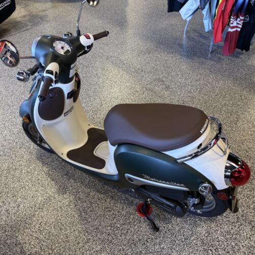 2024 Honda Metropolitan thumb 2