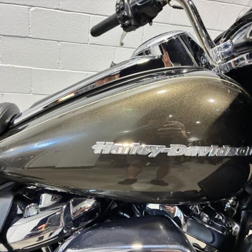 2020 Harley-Davidson® Road Glide® Limited River Rock Gray/Vivid Black FLTRK thumb 3