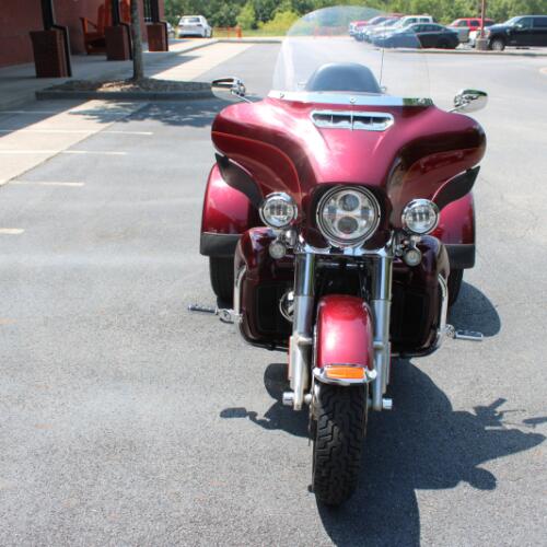 2016 Harley-Davidson® Tri Glide® Ultra Two-Tone Mysterious Red Sunglo/Velocity Red Sunglo thumb 2