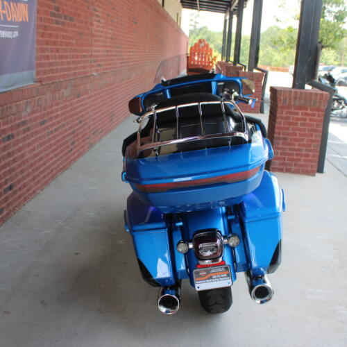 2026 Harley-Davidson® CVO Street Glide Limited Electric Coast CVO Two-Tone thumb 1
