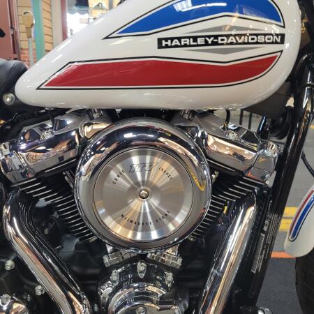 2026 Harley-Davidson® Super Glide® White Onyx Pearl thumb 1