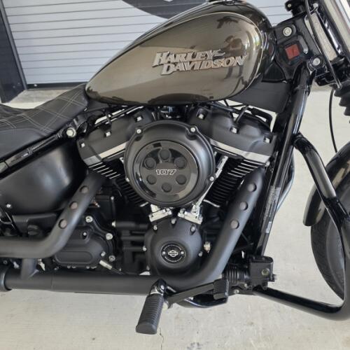 2020 Harley-Davidson® Street Bob® River Rock Gray thumb 0