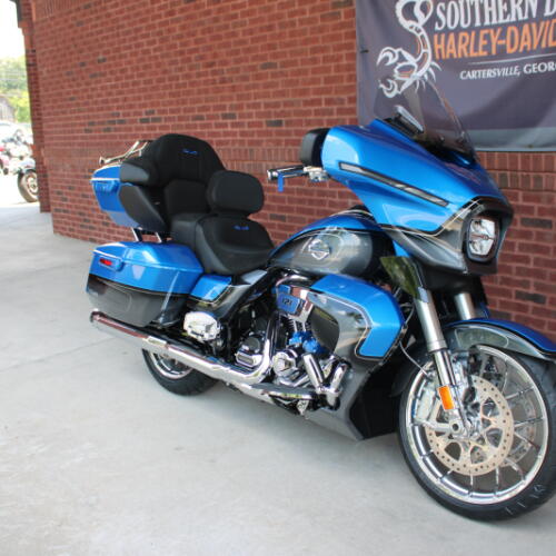 2026 Harley-Davidson® CVO Street Glide Limited Electric Coast CVO Two-Tone thumb 3