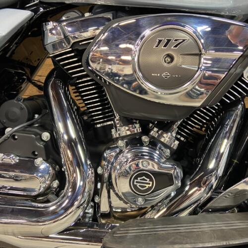 2025 Harley-Davidson® Street Glide® Billiard Gray FLHX thumb 2