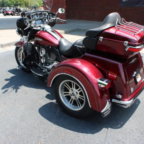2016 Harley-Davidson® Tri Glide® Ultra Two-Tone Mysterious Red Sunglo/Velocity Red Sunglo thumb 0