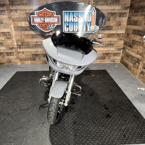 2026 Harley-Davidson® Road Glide® Dark Billiard Gray Chrome Trim thumb 3