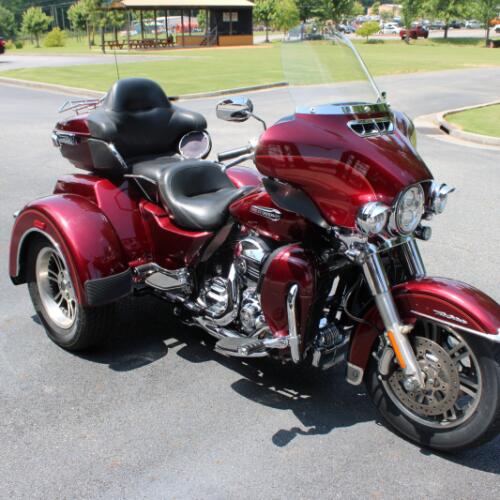 2016 Harley-Davidson® Tri Glide® Ultra Two-Tone Mysterious Red Sunglo/Velocity Red Sunglo thumb 3