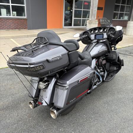 2020 Harley-Davidson® CVO™ Limited thumb 2
