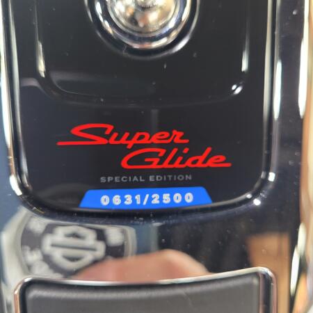 2026 Harley-Davidson® Super Glide® White Onyx Pearl thumb 3