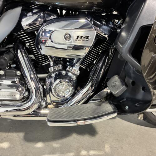 2020 Harley-Davidson® Road Glide® Limited River Rock Gray/Vivid Black FLTRK thumb 1