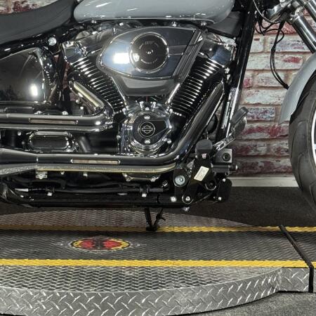 Harley-Davidson® Breakout® 2026 FXBR DRK BILIARD GRY thumb 2
