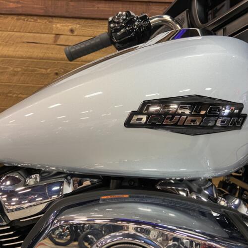 2025 Harley-Davidson® Street Glide® Billiard Gray FLHX thumb 3