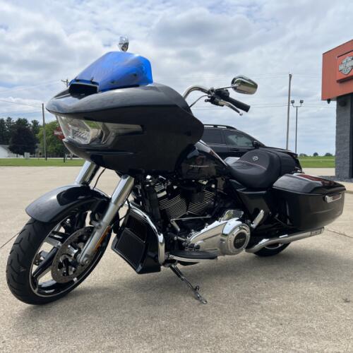 2026 Harley-Davidson® Road Glide® Midnight Ember Chrome Trim thumb 1