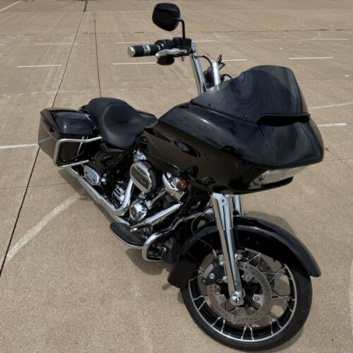 2021 Harley-Davidson® Road Glide® Special Vivid Black thumb 3