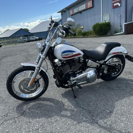 2026 Harley-Davidson® Super Glide® White Onyx Pearl thumb 2