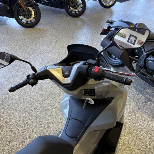 2025 Honda PCX150AS thumb 0