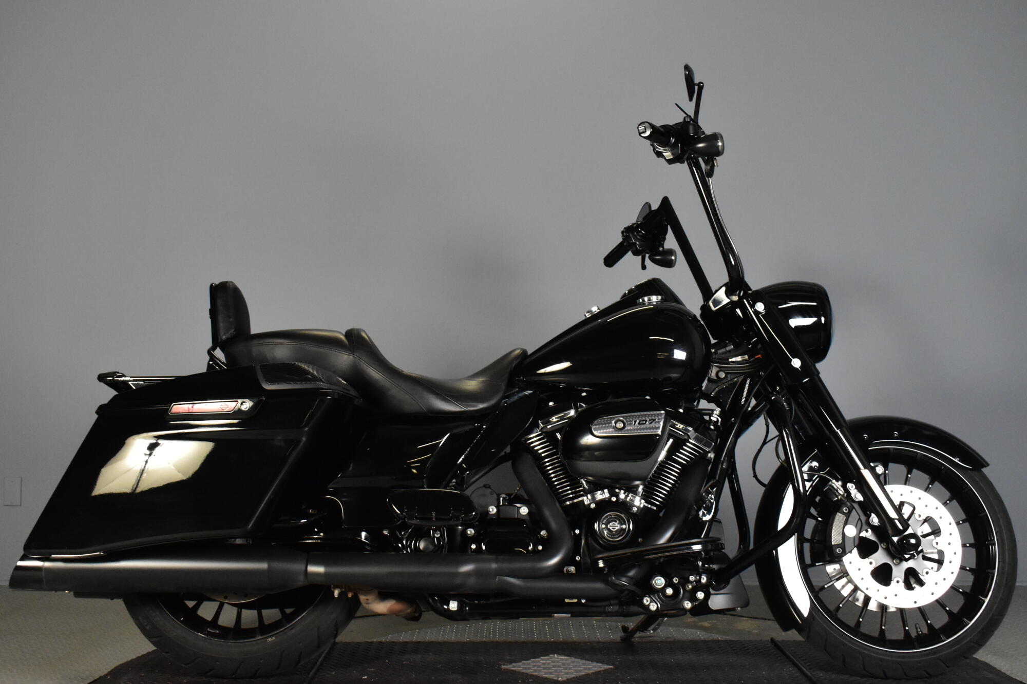 2017 Harley-Davidson® Road King® Special Vivid Black
