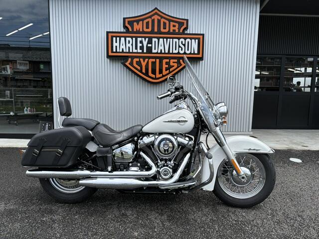 2018 Harley-Davidson® Deluxe ホワイトパール