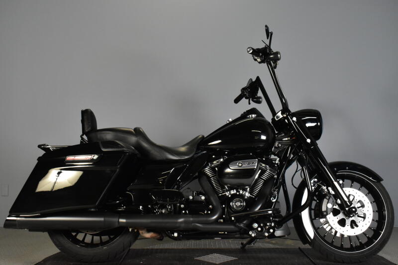 2017 Harley-Davidson® Road King® Special Vivid Black