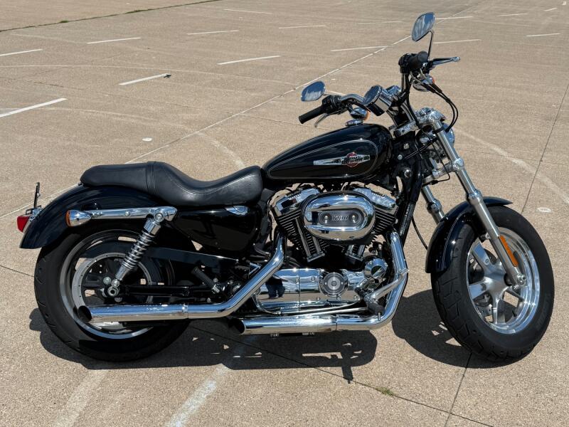 2013 Harley-Davidson® 1200 Custom Vivid Black