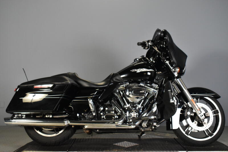 2016 Harley-Davidson® Street Glide® Special Vivid Black
