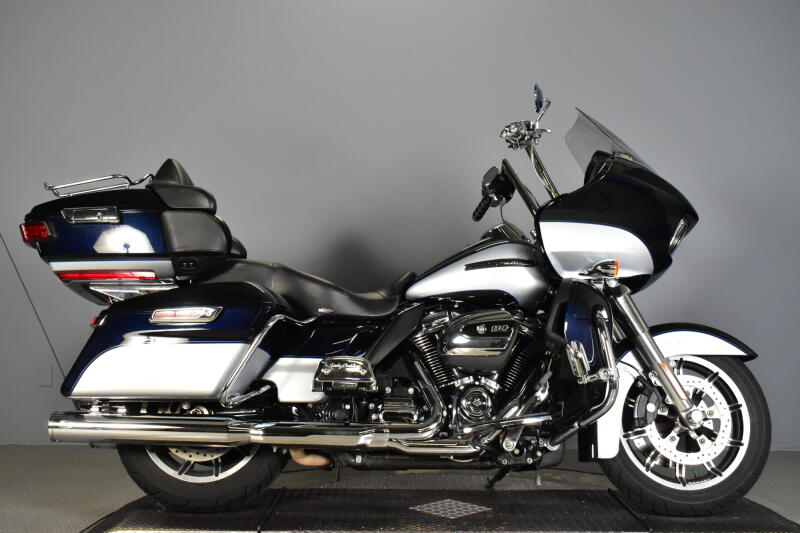2019 Harley-Davidson® Road Glide® Ultra Midnight Blue/Barracuda Silver