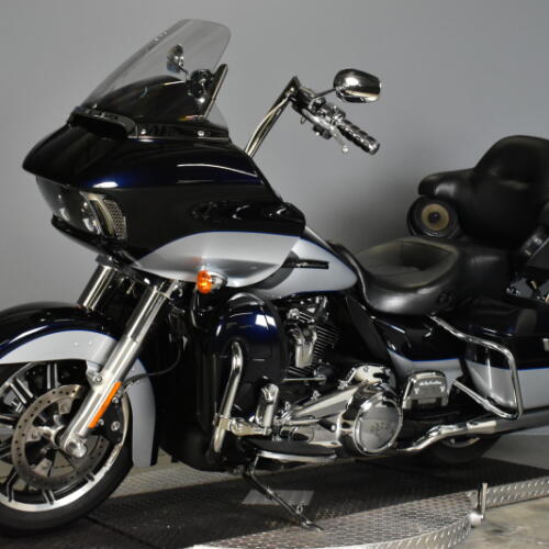 2019 Harley-Davidson® Road Glide® Ultra Midnight Blue/Barracuda Silver thumb 0
