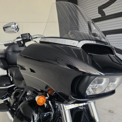 2017 Harley-Davidson® Road Glide® Ultra Vivid Black thumb 2