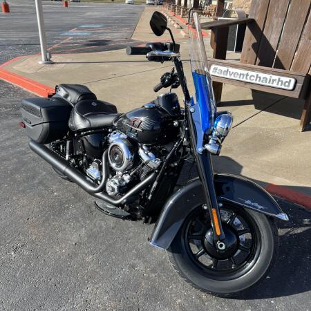 2026 Harley-Davidson® Heritage Classic FLHC thumb 3