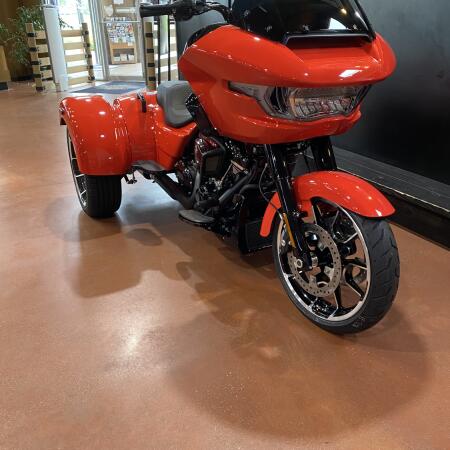 2026 Harley-Davidson® Road Glide 3 FLTRT thumb 2