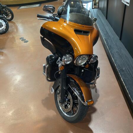 2016 Harley-Davidson® Ultra Limited FLHTK thumb 1