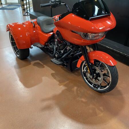 2026 Harley-Davidson® Road Glide 3 FLTRT thumb 3