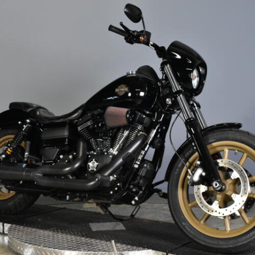 2017 Harley-Davidson® Low Rider® Vivid Black thumb 2
