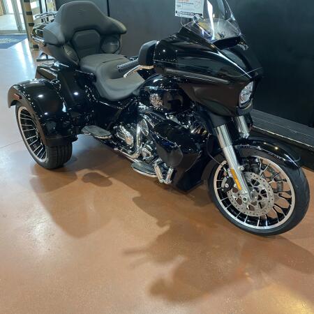 2026 Harley-Davidson® Street Glide 3 Limited FLHLT thumb 3