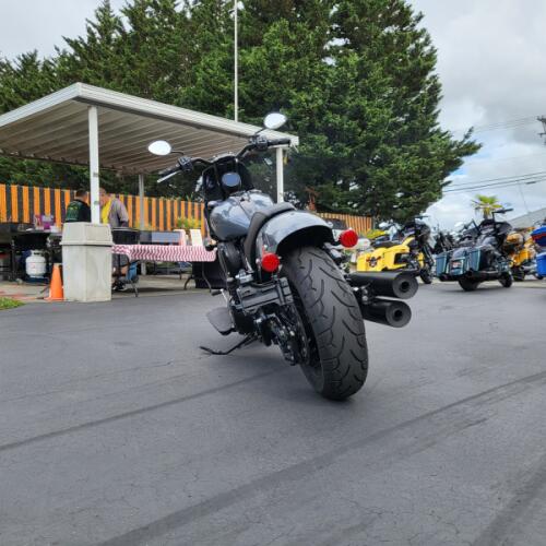 2023 Indian Motorcycle Sport Chief® Stealth Gray thumb 2