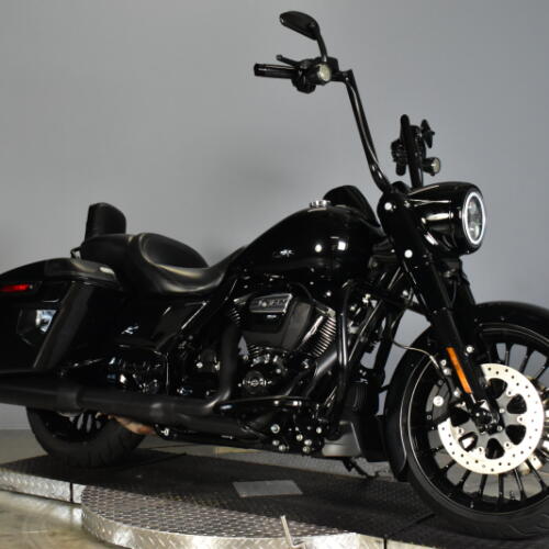 2017 Harley-Davidson® Road King® Special Vivid Black thumb 2