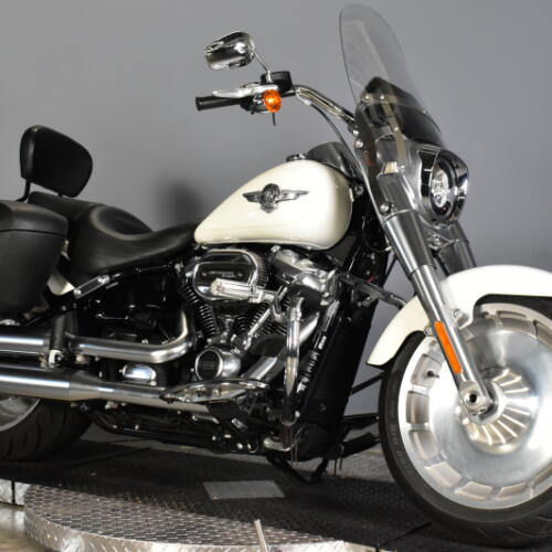 2018 Harley-Davidson® Fat Boy® 114 Bonneville Salt Pearl thumb 2