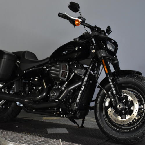 2018 Harley-Davidson® Fat Bob® 114 Vivid Black thumb 2