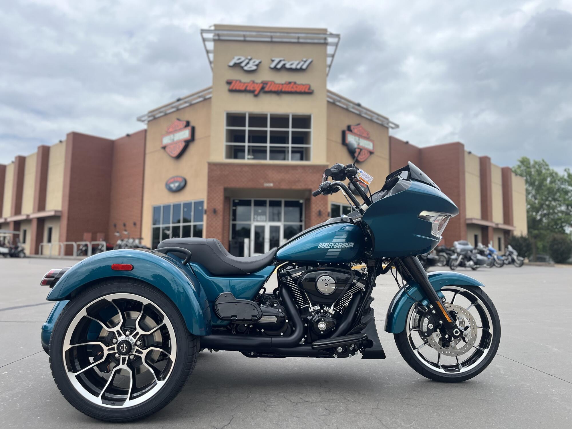 2026 Harley-Davidson® FLTRT Road Glide 3 Teal Thunder