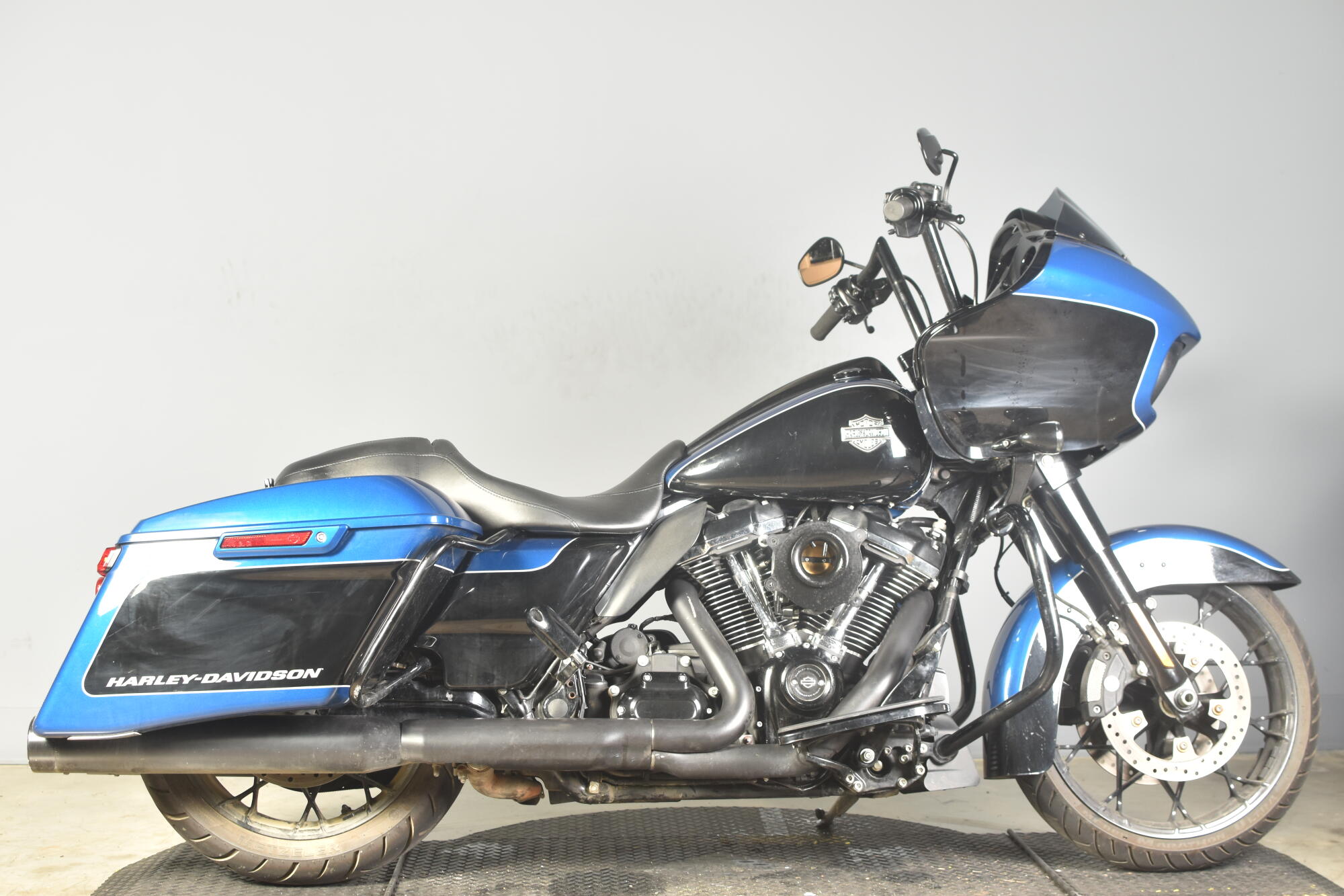 2022 Harley-Davidson® Road Glide® Special Reef Blue/Vivid Black