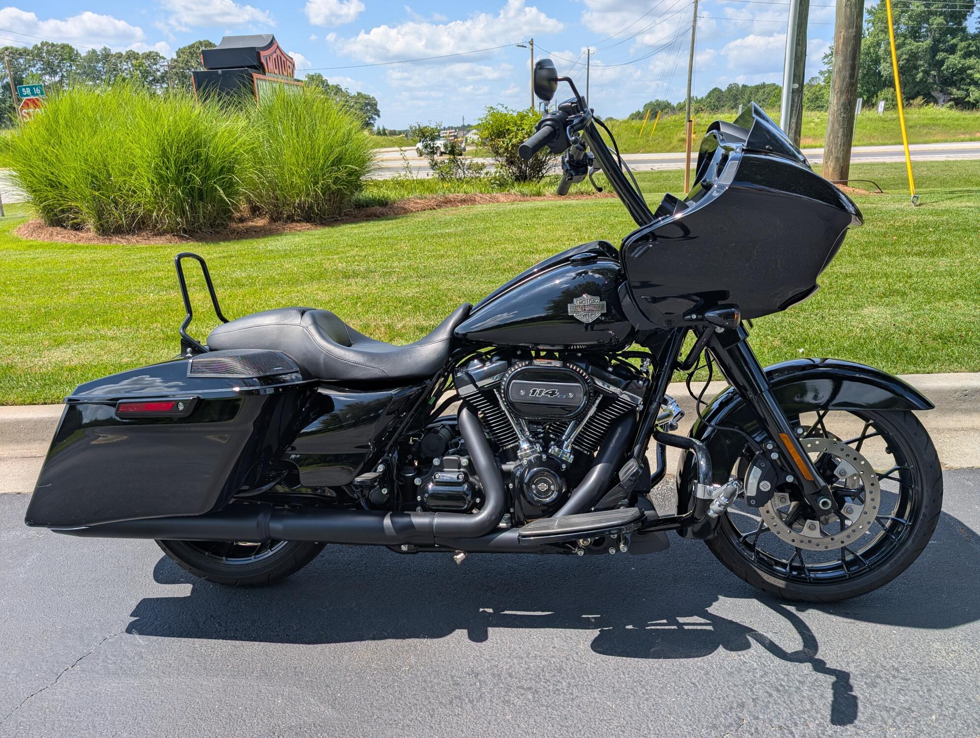 2022 Harley-Davidson® Road Glide® Special Vivid Black - Black Finish