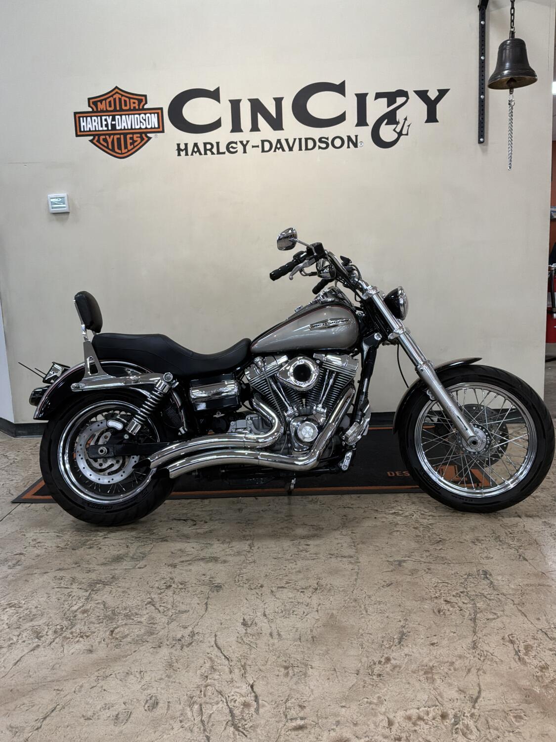 FXDC 2009 Super Glide® Custom