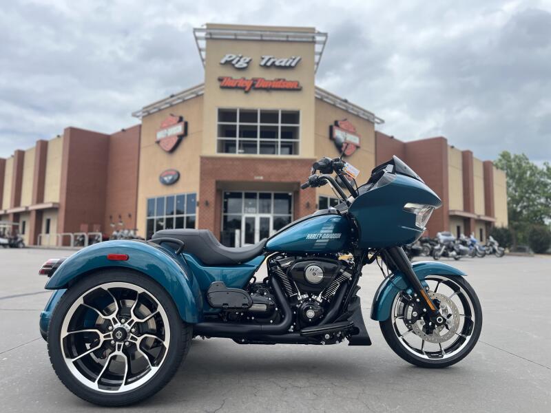 2026 Harley-Davidson® FLTRT Road Glide 3 Teal Thunder