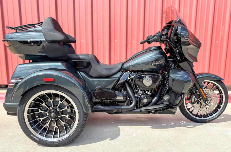 2026 Harley-Davidson® Street Glide 3 Limited FLHLT Iron Horse Metallic Chrome Trim
