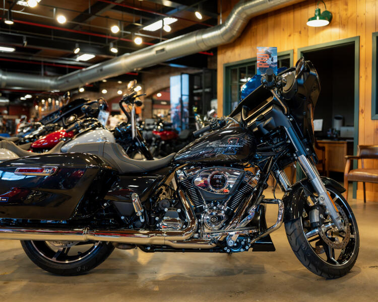 Harley-Davidson® Street Glide® 2026 FLHX 34605152 MIDNIGHT EMBER