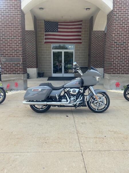 2026 Harley-Davidson® Road Glide® Dark Billiard Gray Chrome Trim
