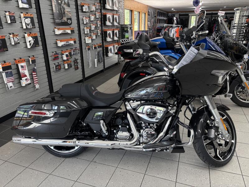 2026 Harley-Davidson® Road Glide® Midnight Ember 