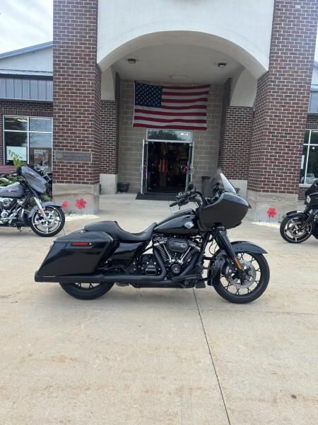 2021 Harley-Davidson® Road Glide® Special Vivid Black - Black Finish