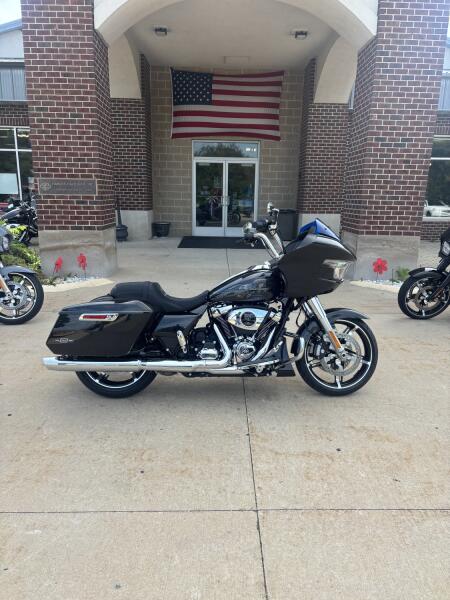 2026 Harley-Davidson® Road Glide® MIDNIGHT EMBER